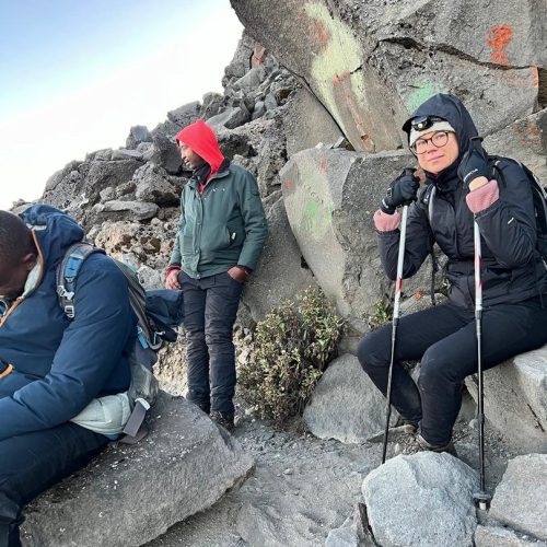 4天梅鲁山徒步：雄伟的非洲火山锥