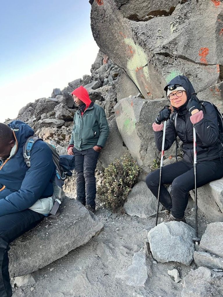 4天梅鲁山徒步：雄伟的非洲火山锥